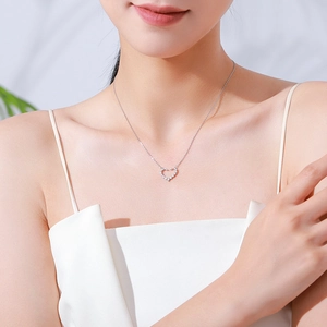 Élégant collier cœur en argent sterling S925 avec pavé de zircons sur le cou