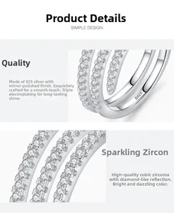 Vue détaillée d'une bague double couche en argent S925 sertie de zircons micro-pavés