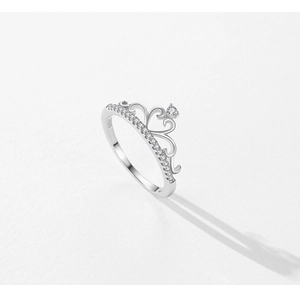 Detailed close-up of S925 sterling silver crown ring with micro-pave white cubic zirconia