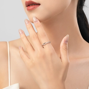 Minimalist S925 sterling silver geometric intertwined ring with pavé cubic zirconia