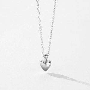 Polished S925 sterling silver heart pendant necklace with elegant cable chain