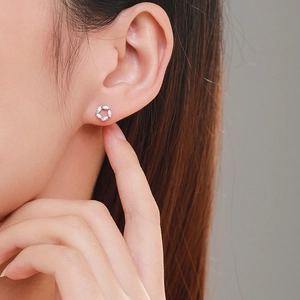 Elegant S925 sterling silver floral wreath stud earrings with marquise-cut zircons