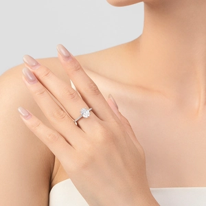 Elegant s925 silver engagement ring with oval main stone and pavé setting on hand