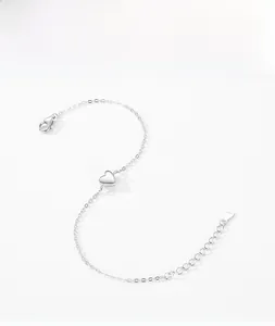 Vue détaillée du bracelet cœur en argent massif S925 avec fermoir mousqueton et extension