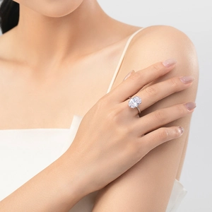 Elegant S925 silver oval solitaire engagement ring with sparkling zircon on a model's finger