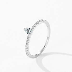 Elegante anello in argento S925 con zircone a goccia e pavé di pietre preziose