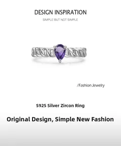 Détail macro de bague en argent S925 avec zircon violet en goutte et texture corde