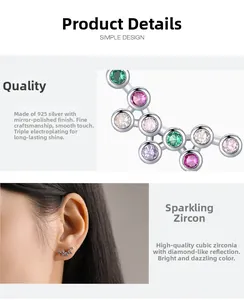 Vue macro des boucles d'oreilles en argent S925 avec zircons colorés au design bulles