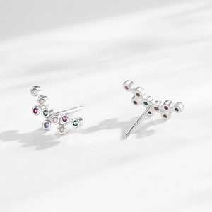 Boucles d'oreilles clous en argent S925 avec zircons colorés en forme de courbe