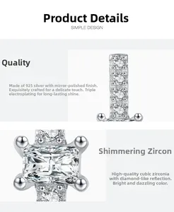 Vue macro de boucles d'oreilles géométriques en argent 925 avec détails en zircone