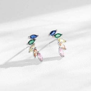 Elegante S925 Silber Engelsflügel Ohrstecker mit bunten Regenbogen-Zirkonia im Marquiseschliff