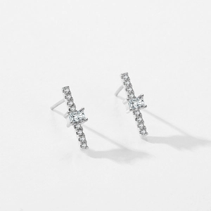 Boucles d'oreilles barre en argent S925 avec une pierre de zircon rectangulaire centrale