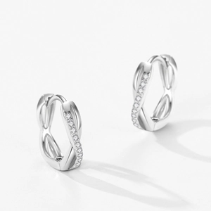 Élégantes boucles d'oreilles créoles S925 en argent sterling avec oxydes de zirconium