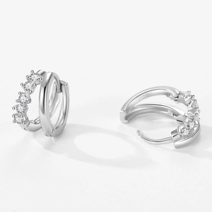 Orecchini a doppio cerchio in argento S925 con zirconi incastonati e chiusura a scatto