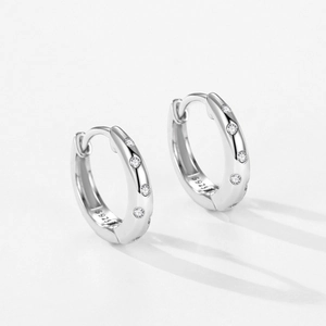 Orecchini huggie in argento sterling S925 con scintillanti pietre di zirconia cubica
