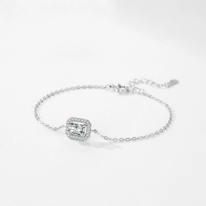 Elegante bracciale in argento S925 con pendente rettangolare in diamante su catena a maglie