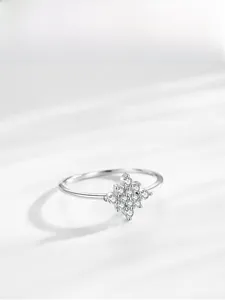 Detailed close-up of S925 sterling silver snowflake ring with delicate zircon micro-pave