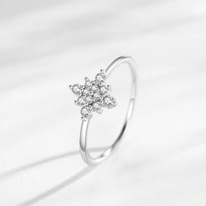 Elegant S925 sterling silver snowflake ring featuring micro-pave cubic zirconia crystals