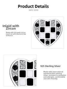 Détail de la boucle d'oreille cœur en argent S925 avec émail damier et zircones 5A