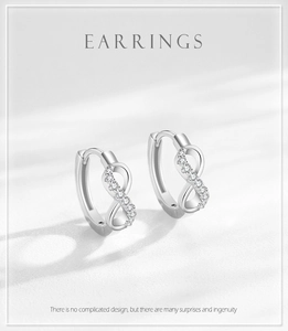 Nahaufnahme von S925 Sterling Silber Unendlichkeitsohrringen mit schimmernden Zirkonsteinen