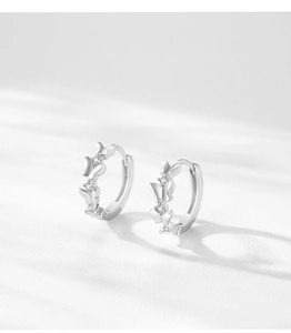 Gros plan de boucles d'oreilles papillon en argent S925 avec zircons micro-incrustés