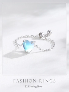 Close-up of S925 sterling silver heart ring with blue moonstone and chain band