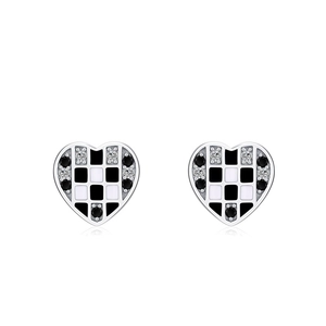 Boucles d'oreilles cœur en argent S925 avec émail en damier et pierres de zircon
