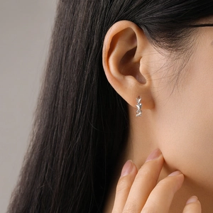 Élégantes boucles d'oreilles créoles papillon en argent S925 avec micro-pavé