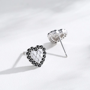 Boucles d'oreilles cœur en argent S925 avec zircons noirs et motif de nacre