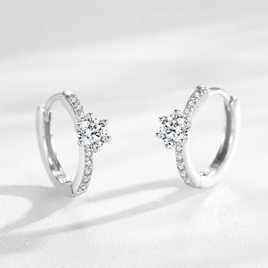 Créoles classiques en argent sterling 925 avec zircons ronds et serti à 6 griffes