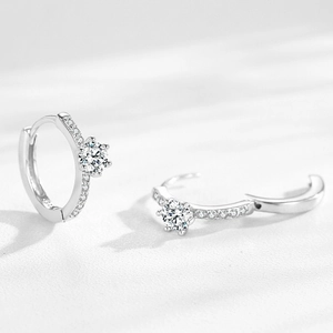 Boucles d'oreilles créoles classiques en argent 925 avec zircons brillants