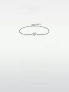 Dettaglio del bracciale cuore in argento S925 con zirconi cubici in micro-pave