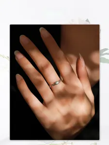 Detailed view of an S925 sterling silver twist ring featuring a brilliant round cut stone