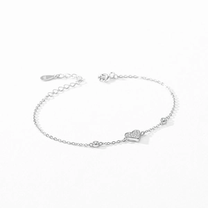 Elegante bracciale a cuore in argento sterling S925 con micro-pave di cristalli e catenina