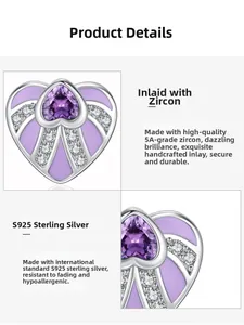 Détail macro du clou d'oreille cœur S925 en émail violet et incrustation zircon 5A