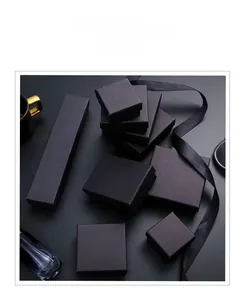 Elegante set di scatole regalo per gioielli nero opaco con nastri di seta e texture