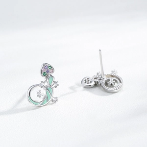 S925 sterling silver lizard stud earrings with rainbow zircon heart and green enamel details