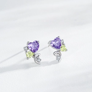 Sparkling S925 sterling silver heart-shaped purple stud earrings with micro pavé details