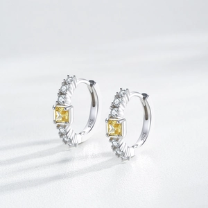 Boucles d'oreilles en argent S925 avec zircon carré jaune et pavé de pierres blanches