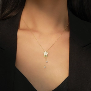 Collier orchidée en argent S925 avec fleur émaillée et pendentifs pampilles en zircon