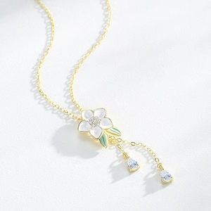 Collier orchidée en argent S925 avec pétales en émail blanc et pompon doré élégant