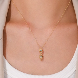 Collana con elica DNA in argento S925 con smalto blu su una catena dorata