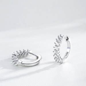 Boucles d'oreilles créoles en argent S925 avec zircons rectangulaires étincelants