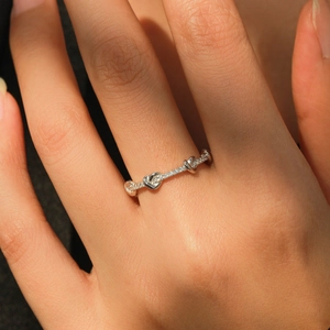 S925 sterling silver heart ring with sparkling zircon stones and delicate knot design