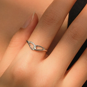 925 silver angel wings ring with sparkling zircons and Mobius twisted design