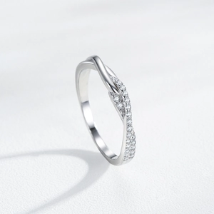 Polished S925 silver criss-cross ring featuring a sparkling pavé diamond knot design