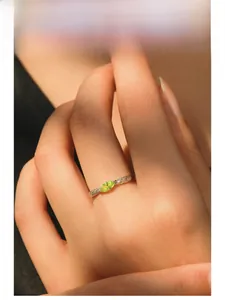 Detailed model shot of a leaf-shaped S925 silver ring with apple green zircon stone