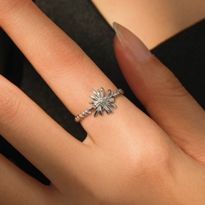 S925 sterling silver sunflower ring with daisy flower design and twisted rope band