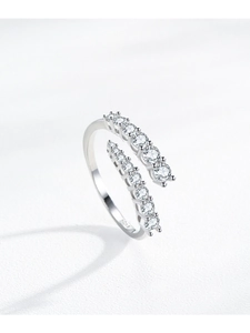 Detailed shot of S925 sterling silver ring with gradient cubic zirconia and S925 hallmark