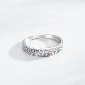 Vintage S925 silver ring with champagne heart gem and hollow lace pattern